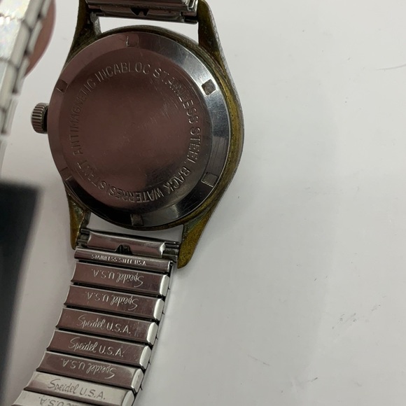 Vintage Admiral Midsize Swiss Made Mechanical Watch with Red Second Hand - Picture 5 of 5